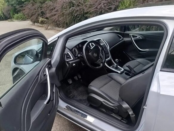 2013 Opel Astra GTC J Рестайлинг, белый, 800000 рублей - вид 11