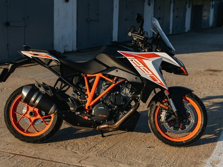2019 KTM 1290 Super Duke GT, чёрный, 1300000 рублей, вид 1