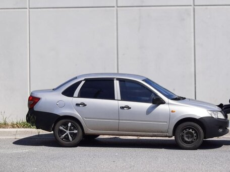 2013 Lada (ВАЗ) Granta I, серебристый, 300000 рублей, вид 4