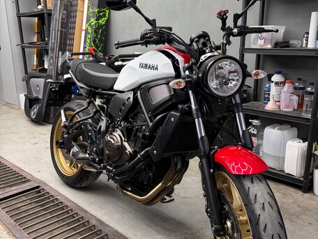 2021 Yamaha XSR700, белый, 880000 рублей, вид 1