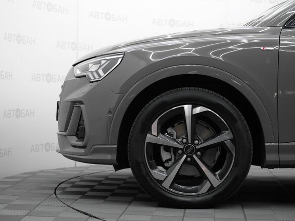 2025 Audi Q3 45 TFSI II (F3), серый, 4699900 рублей - вид 6
