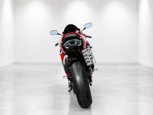 2023 Honda CBR 600RR, красный, 870019 рублей - вид 4