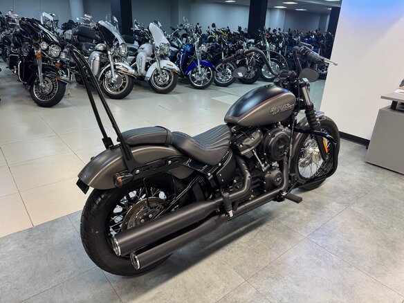 2017 Harley-Davidson Street Bob, серый, 1310000 рублей - вид 6