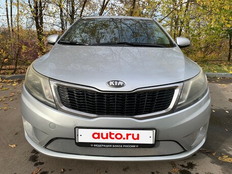 2013 Kia Rio 4-speed III, серебристый, 780000 рублей, вид 1