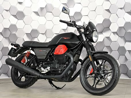 2018 Moto Guzzi V 7 III, чёрный, 645000 рублей, вид 1