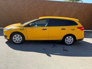 2016 Ford Focus III Рестайлинг, жёлтый, 585000 рублей, вид 3