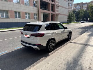 2019 BMW X5 40i IV (G05/G18), белый, 5450000 рублей, вид 3