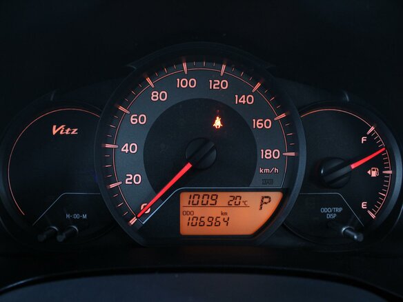 2017 Toyota Vitz III (XP130) Рестайлинг 2, чёрный, 950000 рублей - вид 13