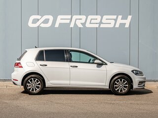 2018 Volkswagen Golf VII Рестайлинг, белый, 1905000 рублей, вид 5