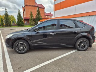 2011 Ford Focus II Рестайлинг, чёрный, 455000 рублей, вид 3