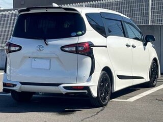 2022 Toyota Sienta II Рестайлинг, белый, 1034000 рублей, вид 3