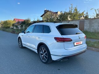2020 Volkswagen Touareg III, белый, 5250000 рублей, вид 4