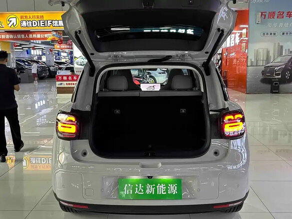 2026 Leapmotor A10 53 kWh, серый, 1890000 рублей - вид 14