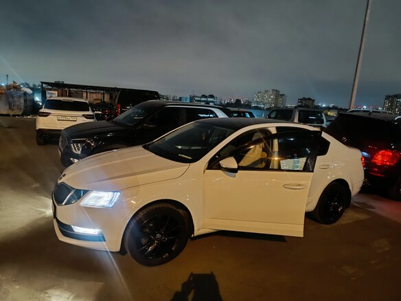 2017 Skoda Octavia III (A7) Рестайлинг, белый, 1850000 рублей - вид 2