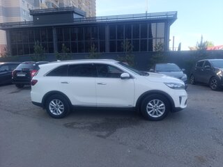 2019 Kia Sorento III Prime Рестайлинг, белый, 2450000 рублей, вид 5