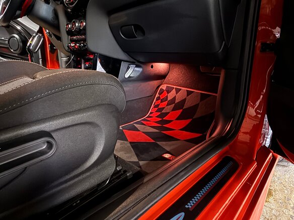 2020 Mini Hatch JCW III (F55/F56) Рестайлинг, оранжевый, 3100000 рублей - вид 24