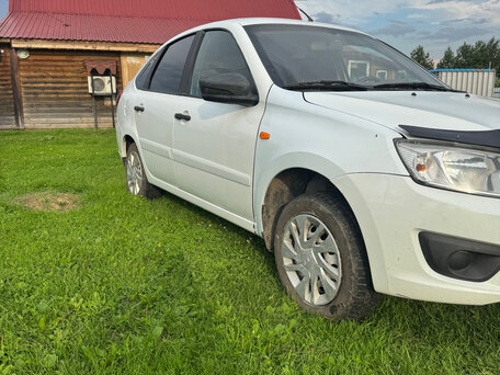 2016 Lada (ВАЗ) Granta I, белый, 330000 рублей, вид 2
