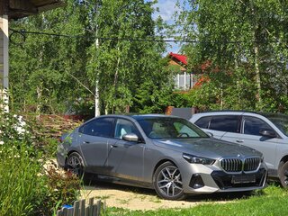 2024 BMW 5 серии 523d VIII (G60/G61/G68), серый, 7119000 рублей, вид 4