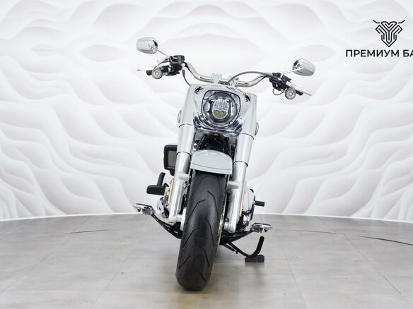 2025 Harley-Davidson Fat Boy, серый, 3199000 рублей - вид 3