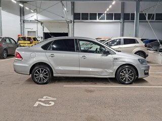 2018 Volkswagen Polo V Рестайлинг, серебристый, 795000 рублей, вид 4