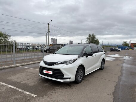 2021 Toyota Sienna IV, белый, 3900000 рублей, вид 1