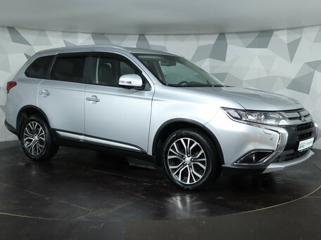 2018 Mitsubishi Outlander III Рестайлинг 2, серебристый, 1731000 рублей, вид 3
