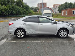 2015 Toyota Corolla XI (E160, E170, E180), серебристый, 1350000 рублей, вид 3