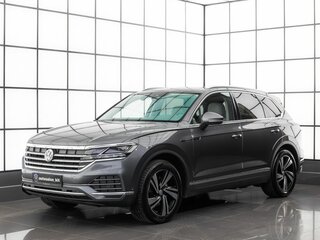 2021 Volkswagen Touareg III, серый, 5799000 рублей, вид 1