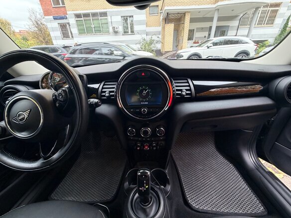 2020 Mini Hatch Cooper III (F55/F56) Рестайлинг, серый, 1750000 рублей - вид 9