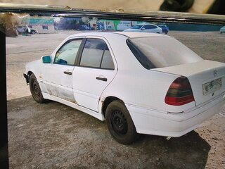 1998 Mercedes-Benz C-Класс 220 I (W202) Рестайлинг, белый, 130000 рублей, вид 4