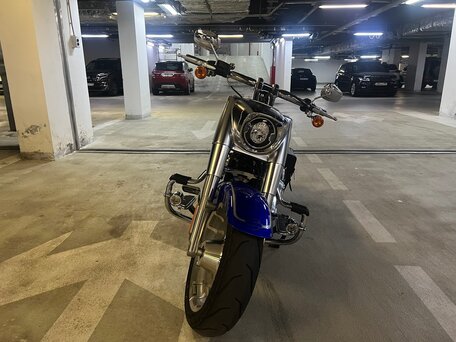 2019 Harley-Davidson Fat Boy, синий, 2170000 рублей, вид 3
