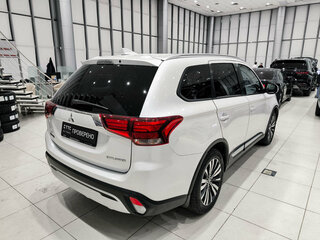 2019 Mitsubishi Outlander III Рестайлинг 3, белый, 2570000 рублей, вид 5