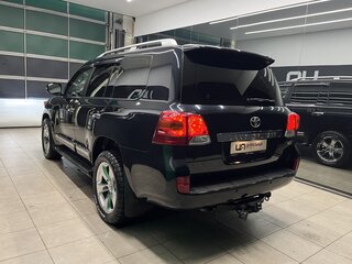 2015 Toyota Land Cruiser 200 Series Рестайлинг 1, чёрный, 3700000 рублей, вид 4