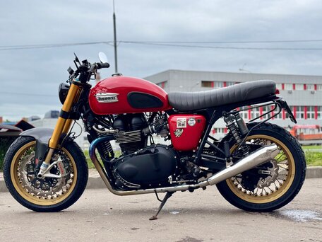 2010 Triumph Thruxton, красный, 865000 рублей, вид 2