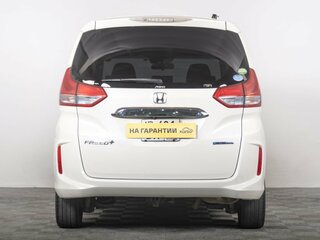 2017 Honda Freed II, белый, 1439000 рублей, вид 4