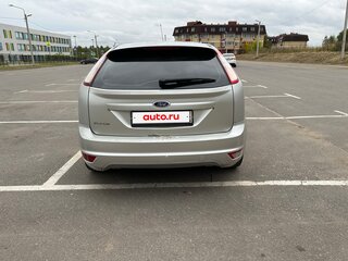2011 Ford Focus II Рестайлинг, серебристый, 270000 рублей, вид 4