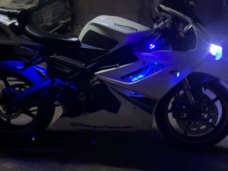 2010 Triumph Daytona 675, белый, 515000 рублей, вид 1