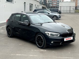 2015 BMW 1 серии 118i II (F20/F21) Рестайлинг, чёрный, 1600000 рублей, вид 3