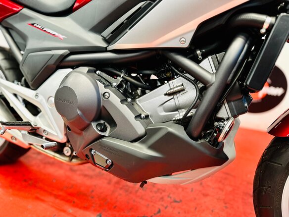 2017 Honda NC 750X, красный - вид 18