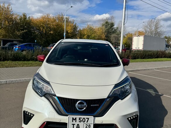 2018 Nissan Note Nismo e-Power II Рестайлинг, белый, 1500000 рублей - вид 1