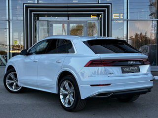 2022 Audi Q8 55 TFSI I (4M), белый, 7950000 рублей, вид 4