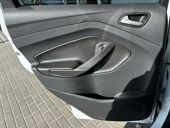 2016 Ford Kuga II, белый, 1190000 рублей - вид 12