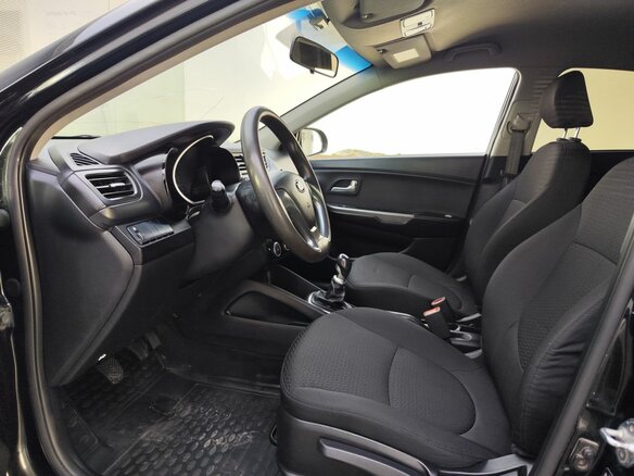 2016 Kia Rio III Рестайлинг, чёрный, 830000 рублей - вид 15