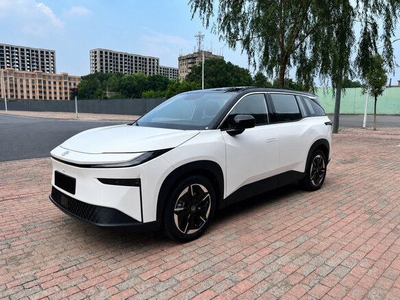2026 Toyota bZ3X 50 kWh, белый, 1999000 рублей