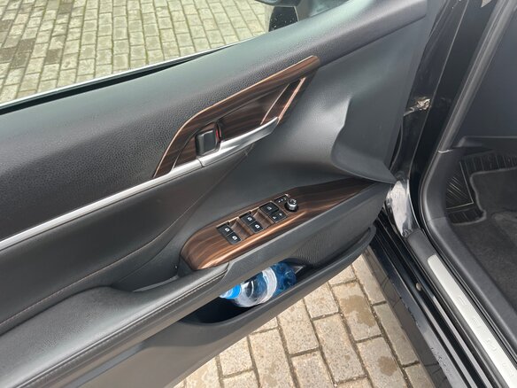 2018 Toyota Camry VIII (XV70), чёрный, 2250000 рублей - вид 11