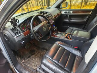 2003 Volkswagen Touareg I, серебристый, 850000 рублей, вид 3