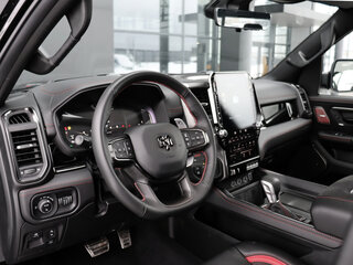 2026 Ram 1500 RHO V Рестайлинг, красный, 13490000 рублей, вид 3