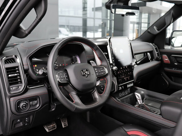 2026 Ram 1500 RHO V Рестайлинг, красный, 13490000 рублей - вид 2