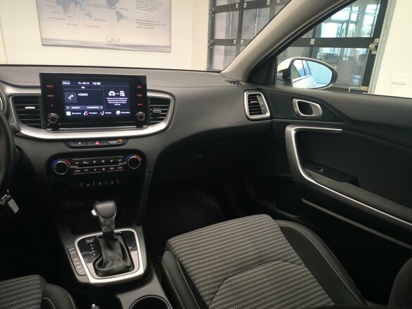 2021 Kia Ceed III Рестайлинг, белый, 1850000 рублей - вид 15