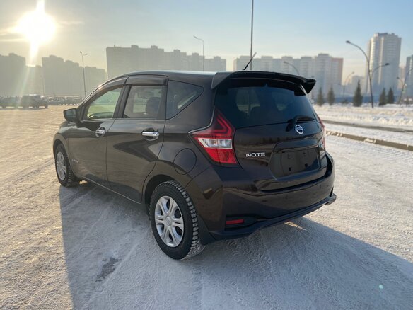 2017 Nissan Note e-Power II Рестайлинг, коричневый, 1280000 рублей - вид 5